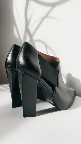 ‘Calvin Klein’ black leather boots 6