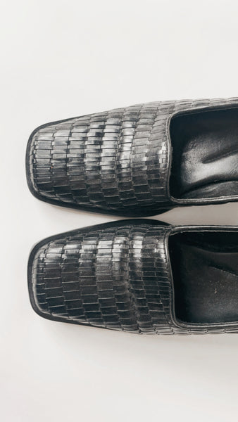 Vintage black leather woven heels 8