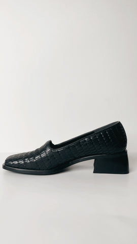 Vintage black leather woven heels 8