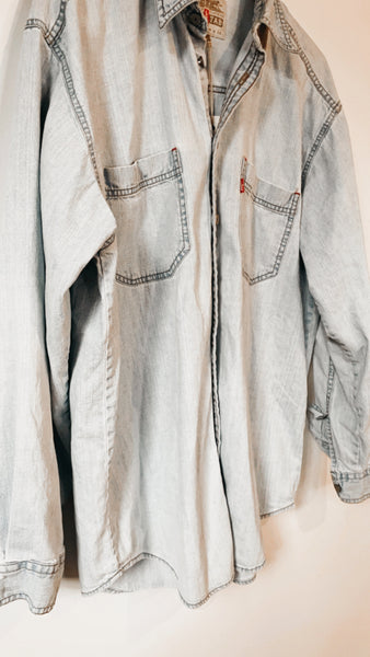 Vintage ‘Levi’s’ denim button up