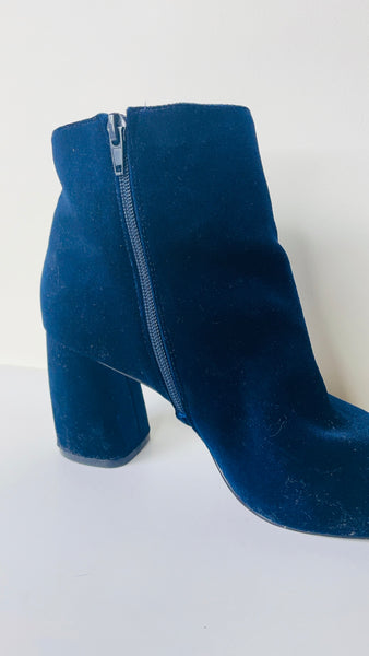 ‘Nine West’ blue velvet booties 8.5